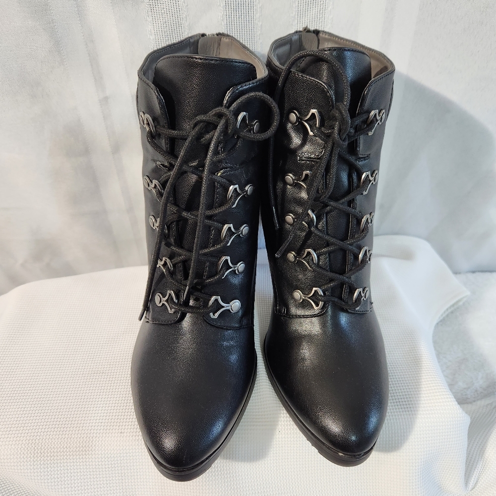 Adrienne Vittadini Trailer Black Leather Block Heel Lace-Up Boots Size 10 M - Picture 3 of 13